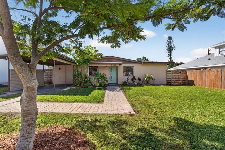 Property Photo:  2350 Loma Linda Street  FL 34239 