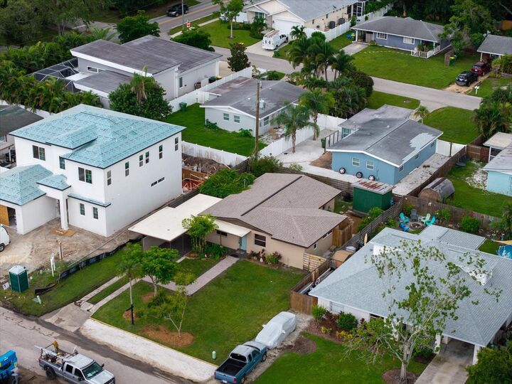 Property Photo:  2350 Loma Linda Street  FL 34239 