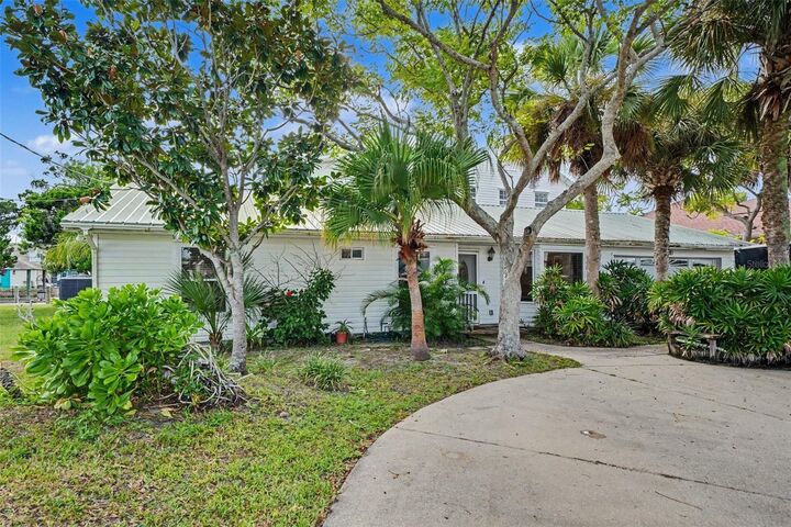 Property Photo:  139 N Palmetto Avenue  FL 32136 