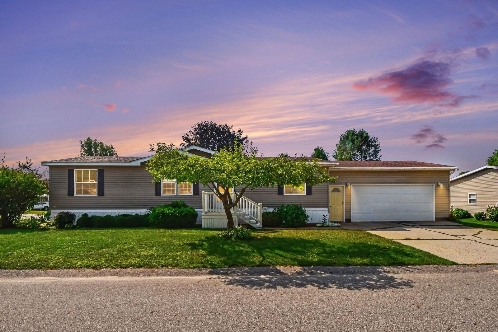 Property Photo: 3524 Cloverfield Drive MI 49319