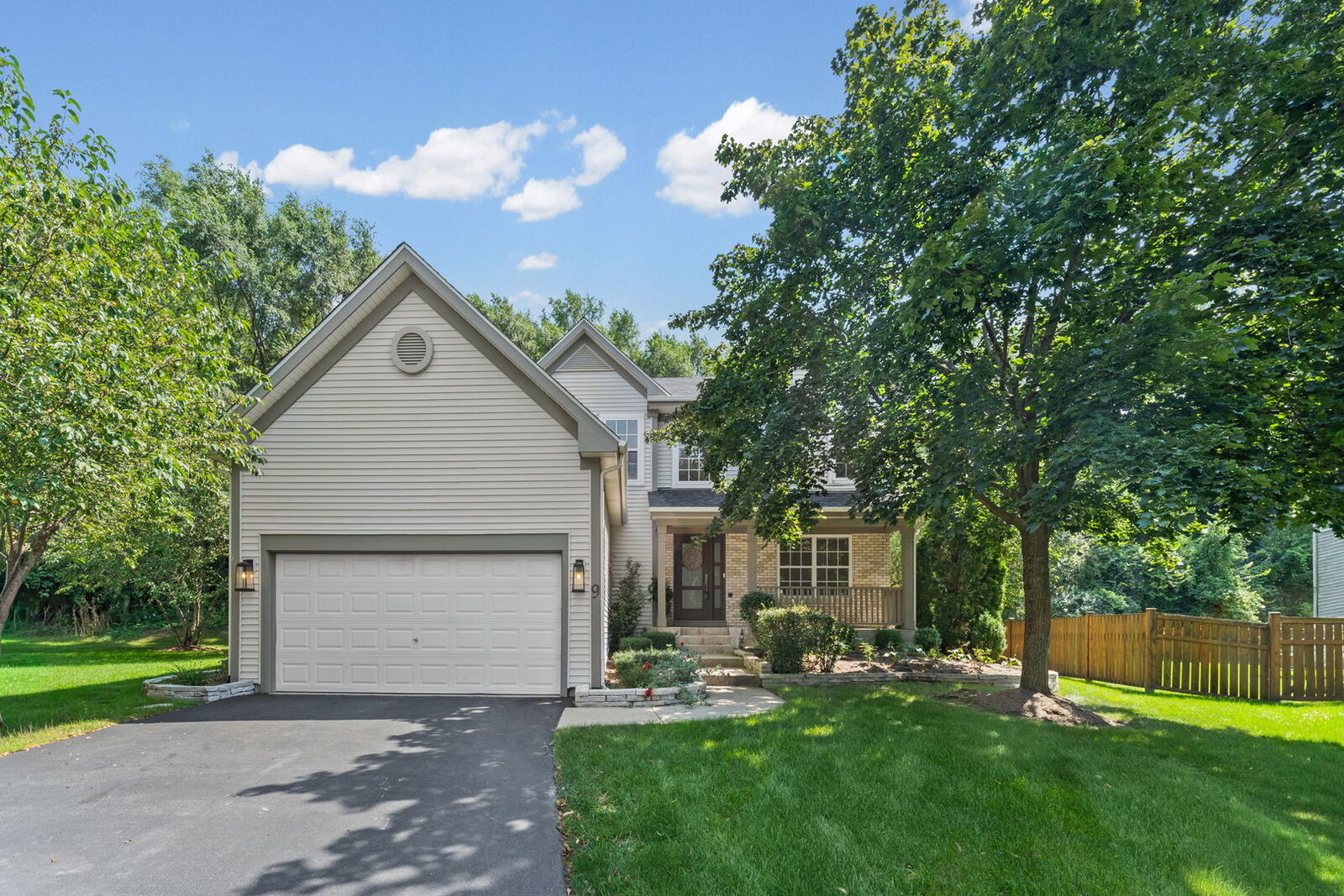 Property Photo:  9 Lake Gillilan Court  IL 60102 