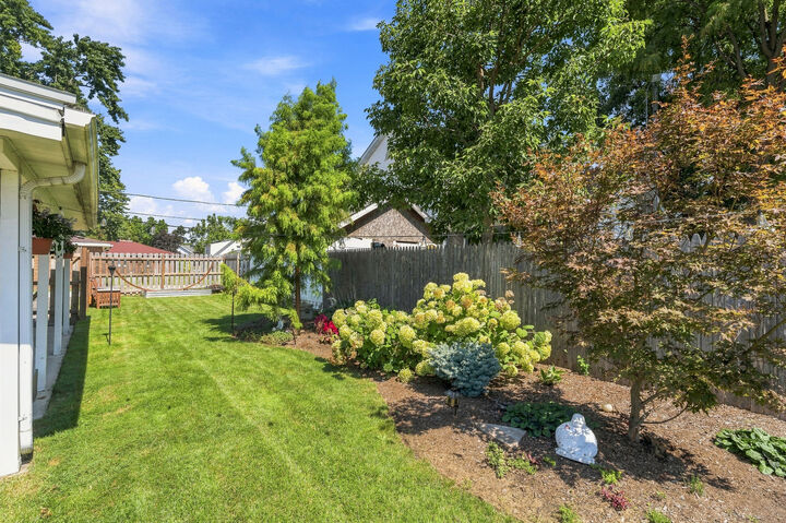Property Photo: 626 E Division Street IL 60441