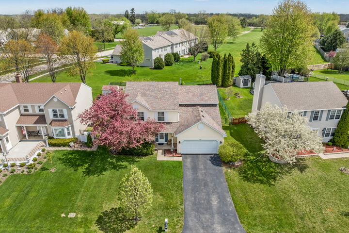 Property Photo: 992 McPhee Drive IL 60156