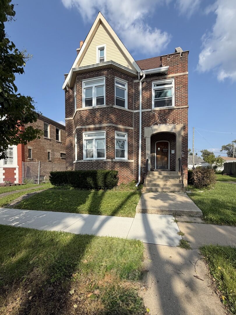 Property Photo:  529 Emerald Avenue  IL 60411 