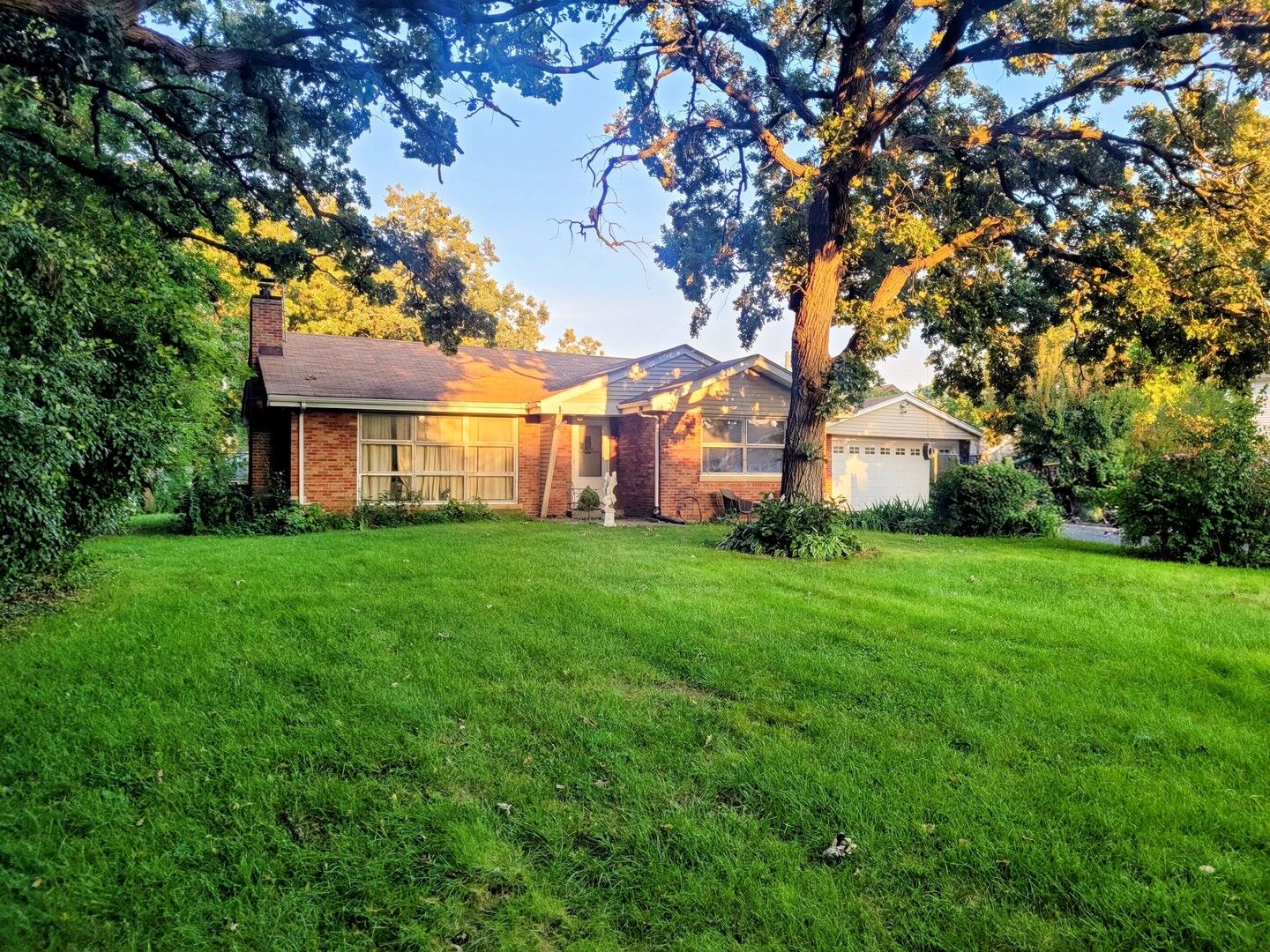Property Photo: 7435 Banks Street IL 60458
