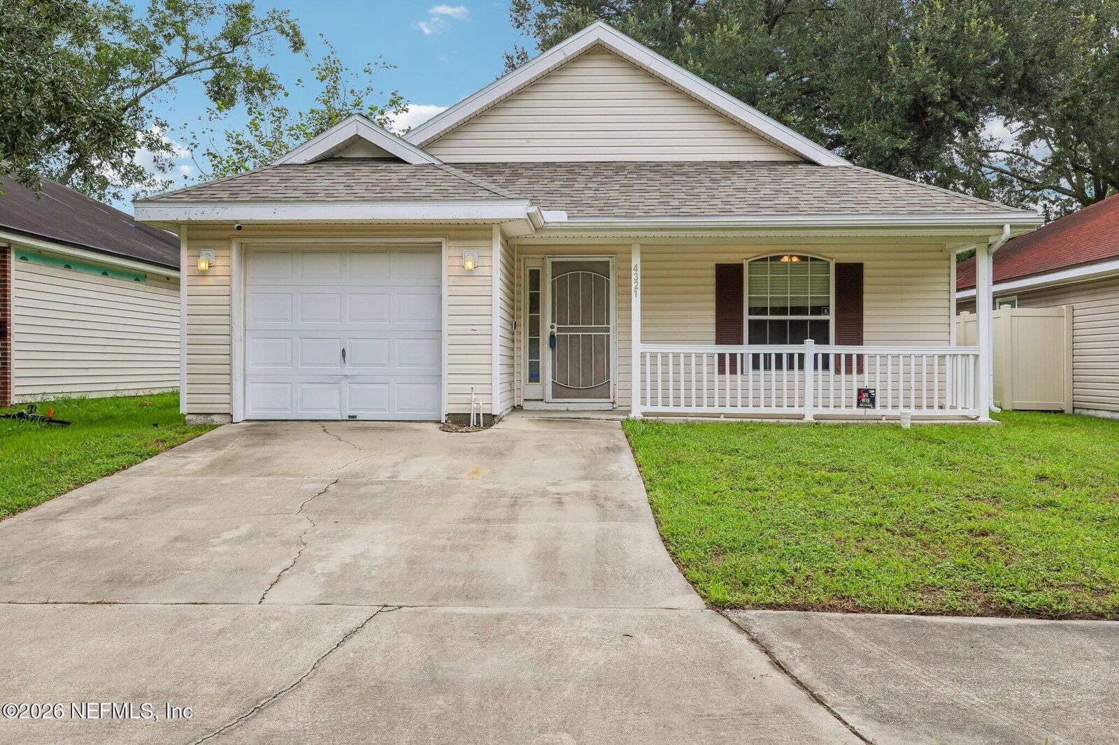 Property Photo: 4321 Campus Hills Circle FL 32218