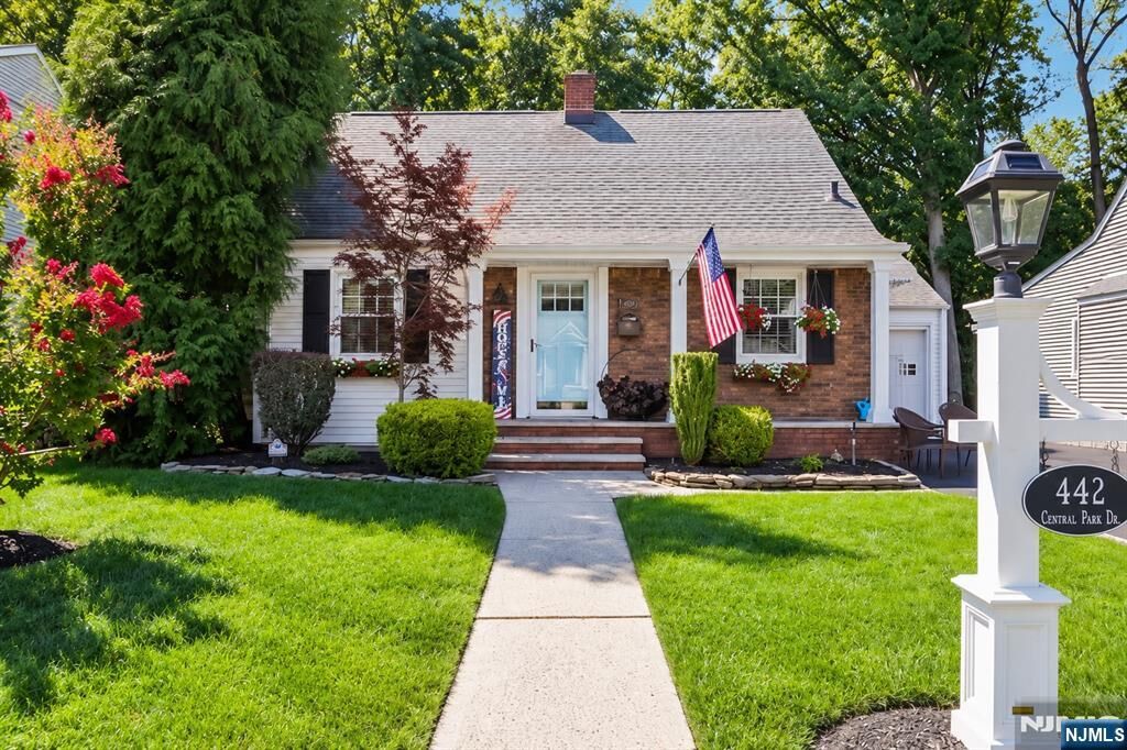 Property Photo:  442 Central Park Drive  NJ 07646 