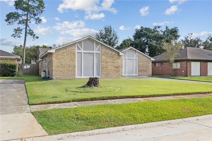 Property Photo:  320 Drury Lane  LA 70460 