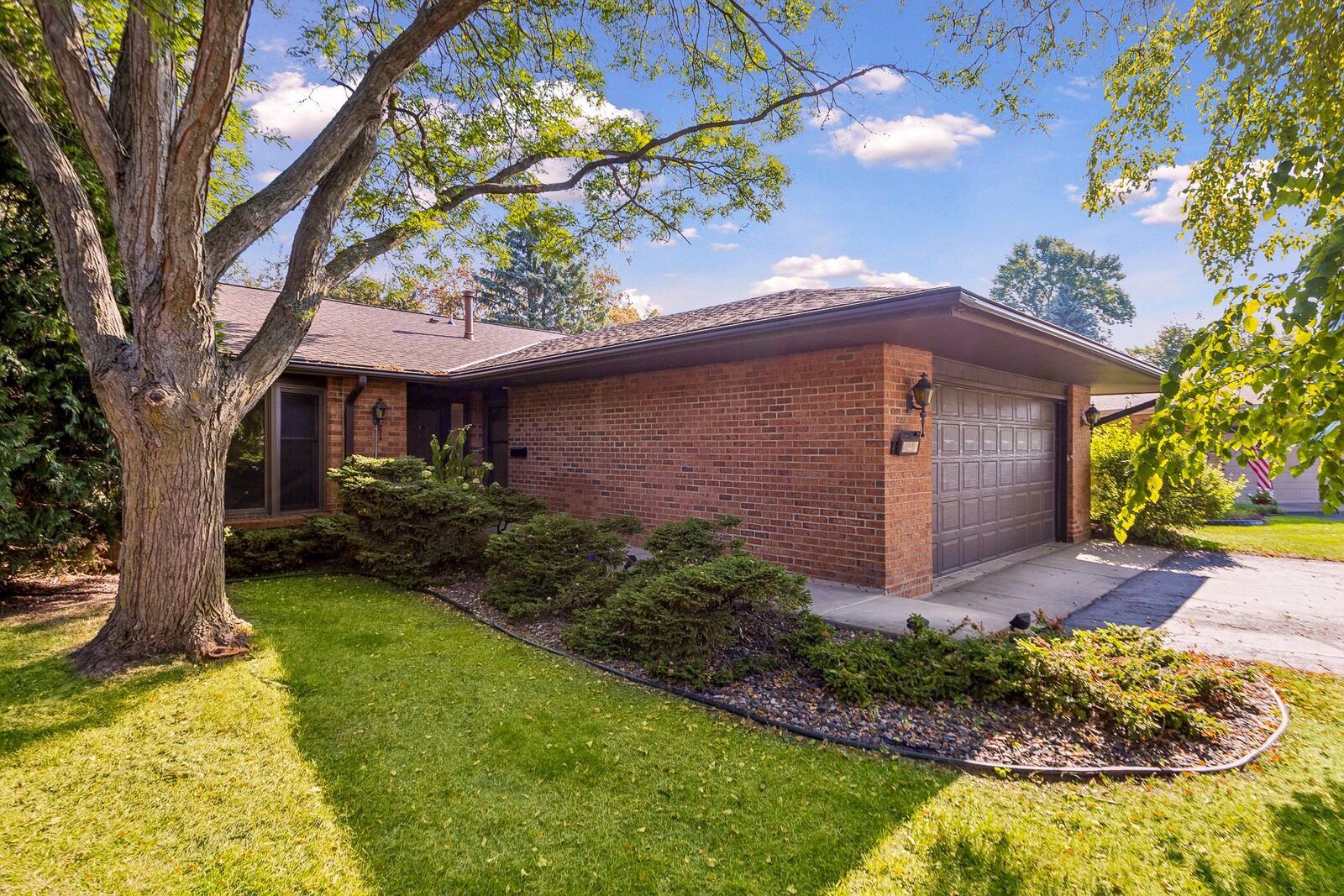 Property Photo: 340 Inland Lane N MN 55447