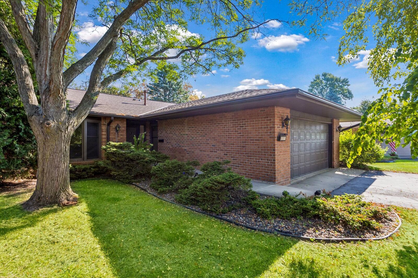 Property Photo: 340 Inland Lane N MN 55447