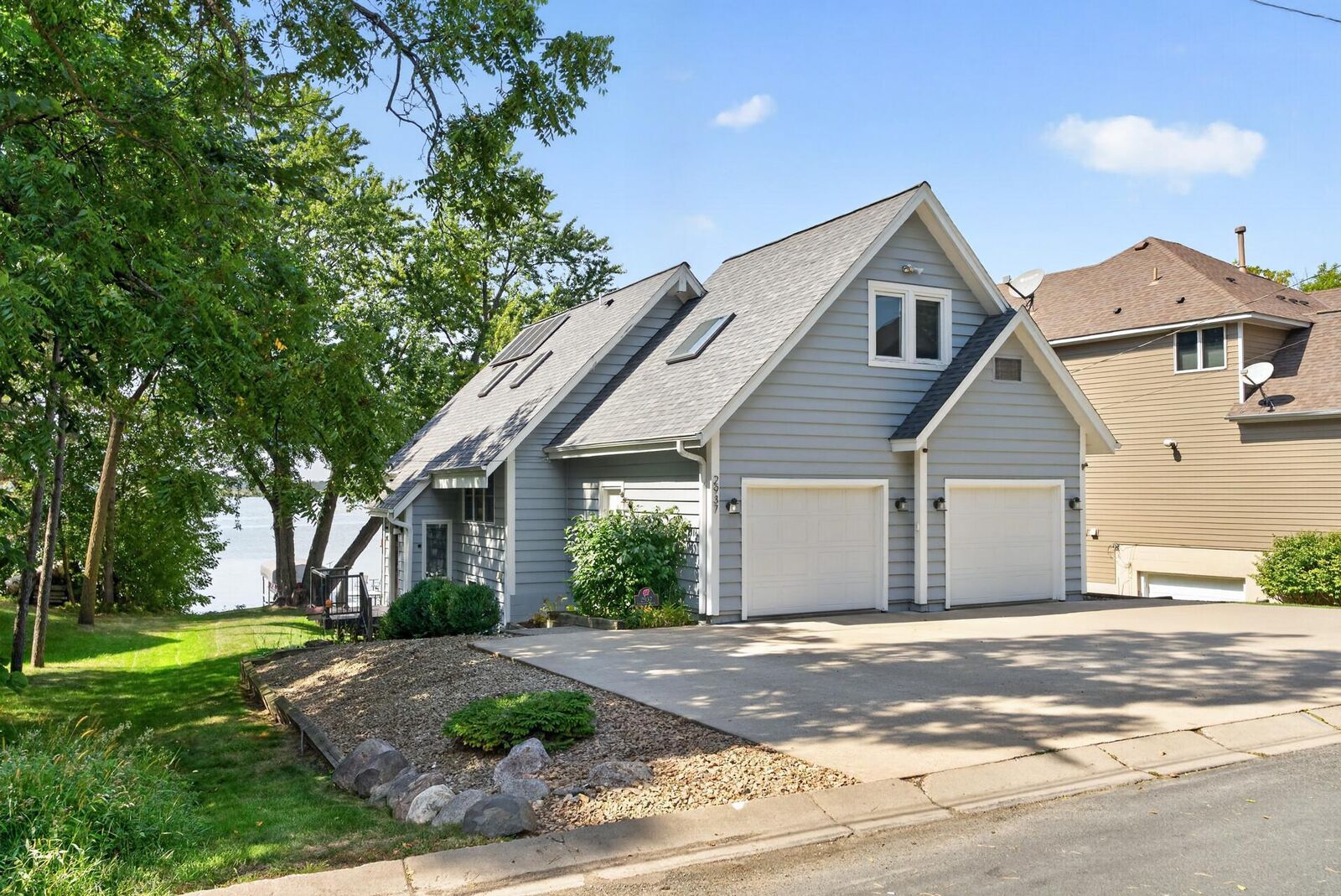 Property Photo:  2937 Lake Shore Avenue  MN 55359 