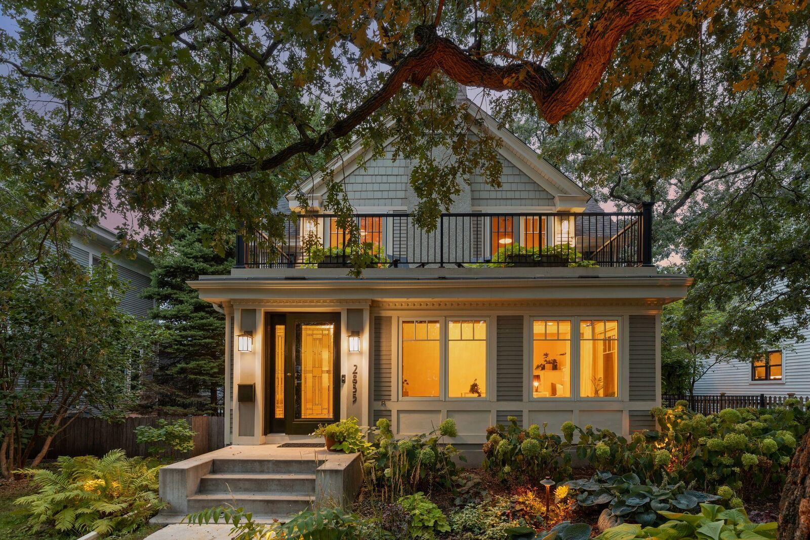 Property Photo:  2835 James Avenue S  MN 55408 