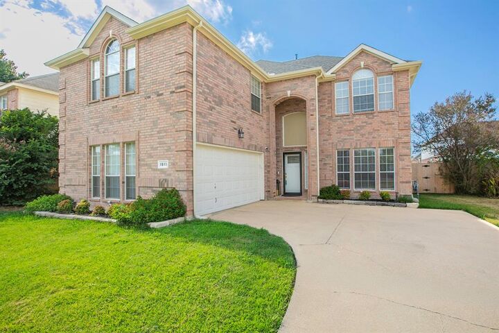 Property Photo: 1511 Brighton Drive TX 76063