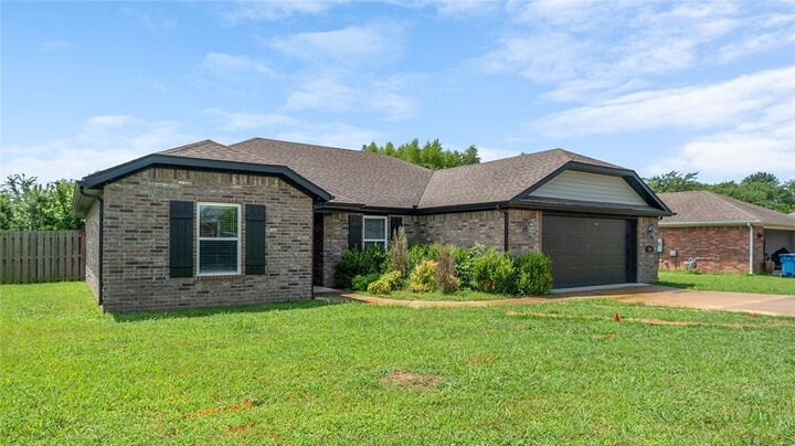 Property Photo:  519 Eagle Drive  AR 72736 