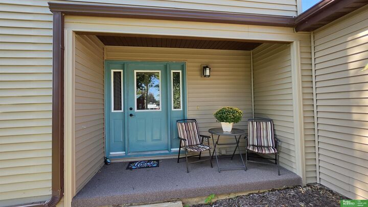 Property Photo: 841 S Country Club Drive NE 68467