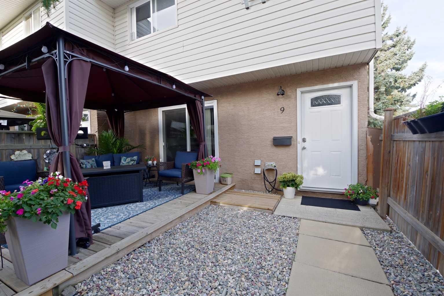 Property Photo:  1915 18 Avenue N 9  AB T1H 4V6 