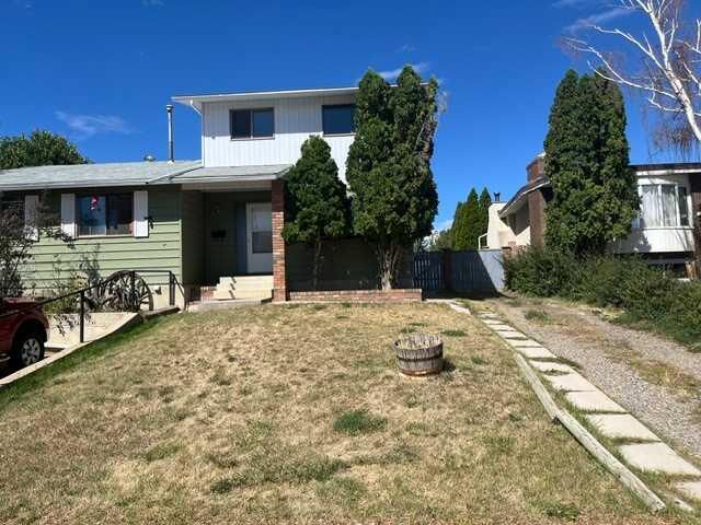 Property Photo:  9 Sheridan Road W  AB T1K 4L6 