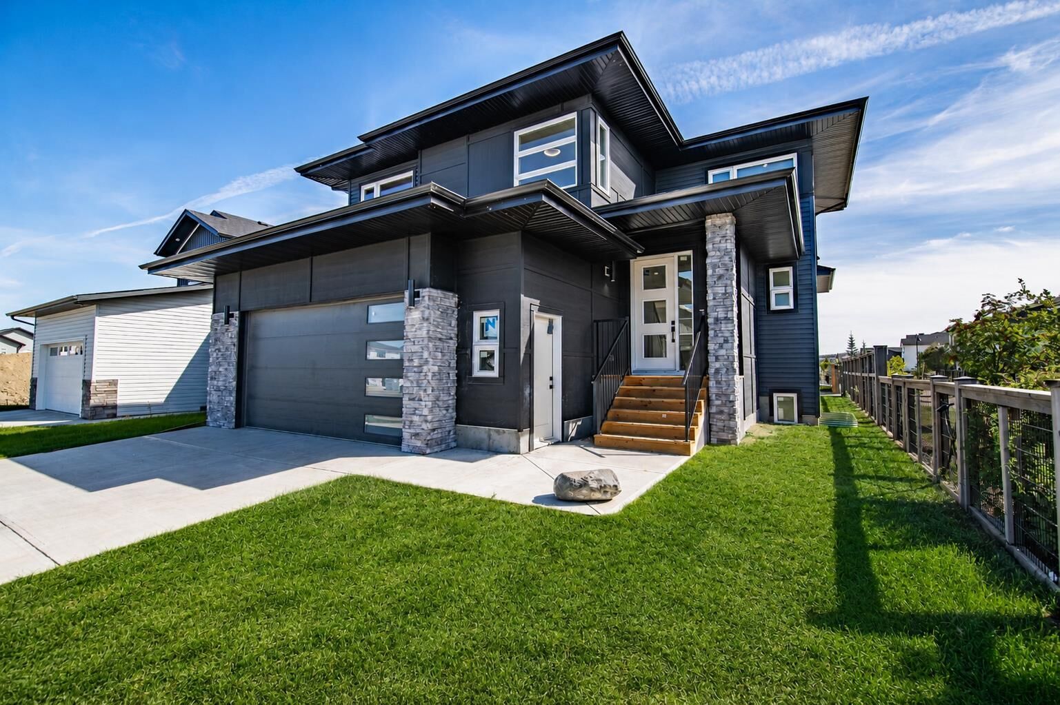 Property Photo: 33 Thatcher Avenue AB T4P 0Y5