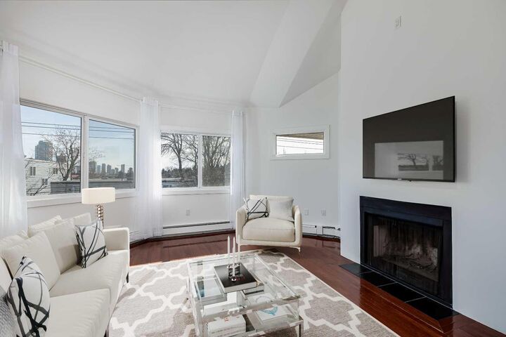 Property Photo:  2214 14A Street SW 302  AB T2T 3W8 