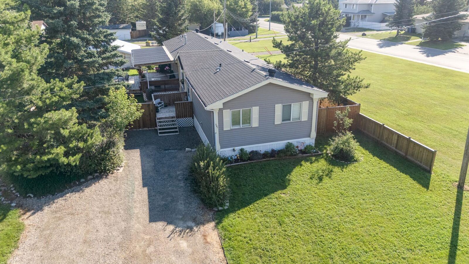 Property Photo:  201 4 Street NW  AB T0M 1X0 