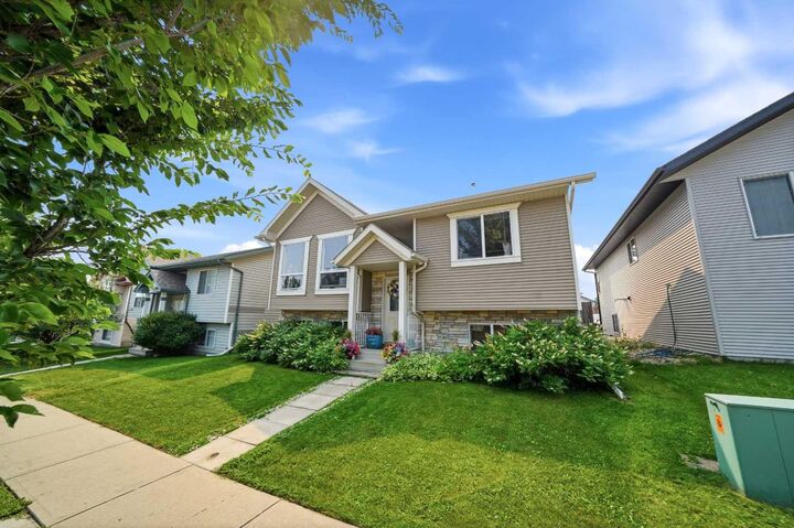Property Photo:  59 Wildrose Drive  AB T4S 2L1 