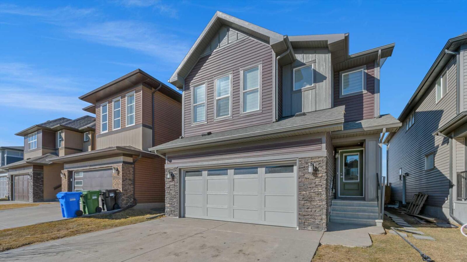 Property Photo:  331 Savanna Way NE  AB T3J 2H6 