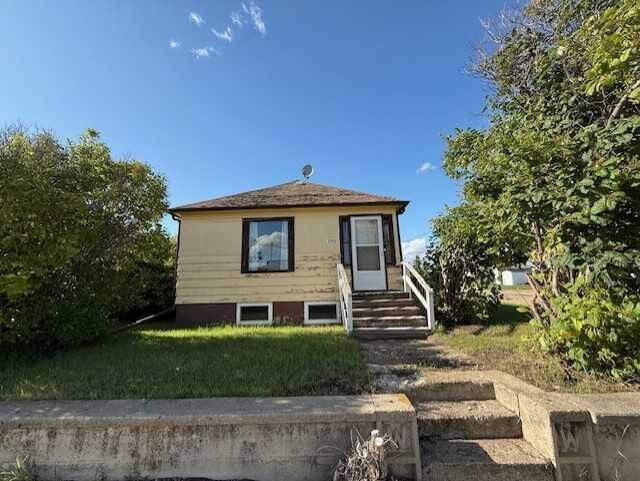 Property Photo:  5040 51 Street  AB T0B 1V0 