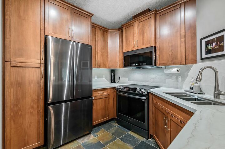 Property Photo:  20 Discovery Ridge Close SW 233  AB T3H 5X4 