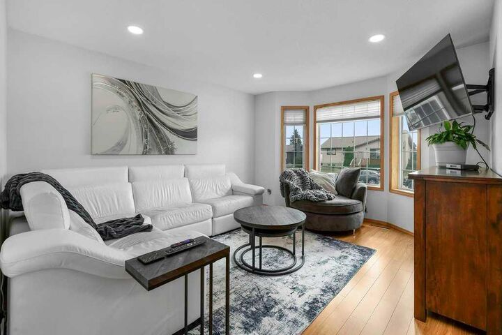 Property Photo:  6214 39 Avenue Close  AB T4K 1G1 