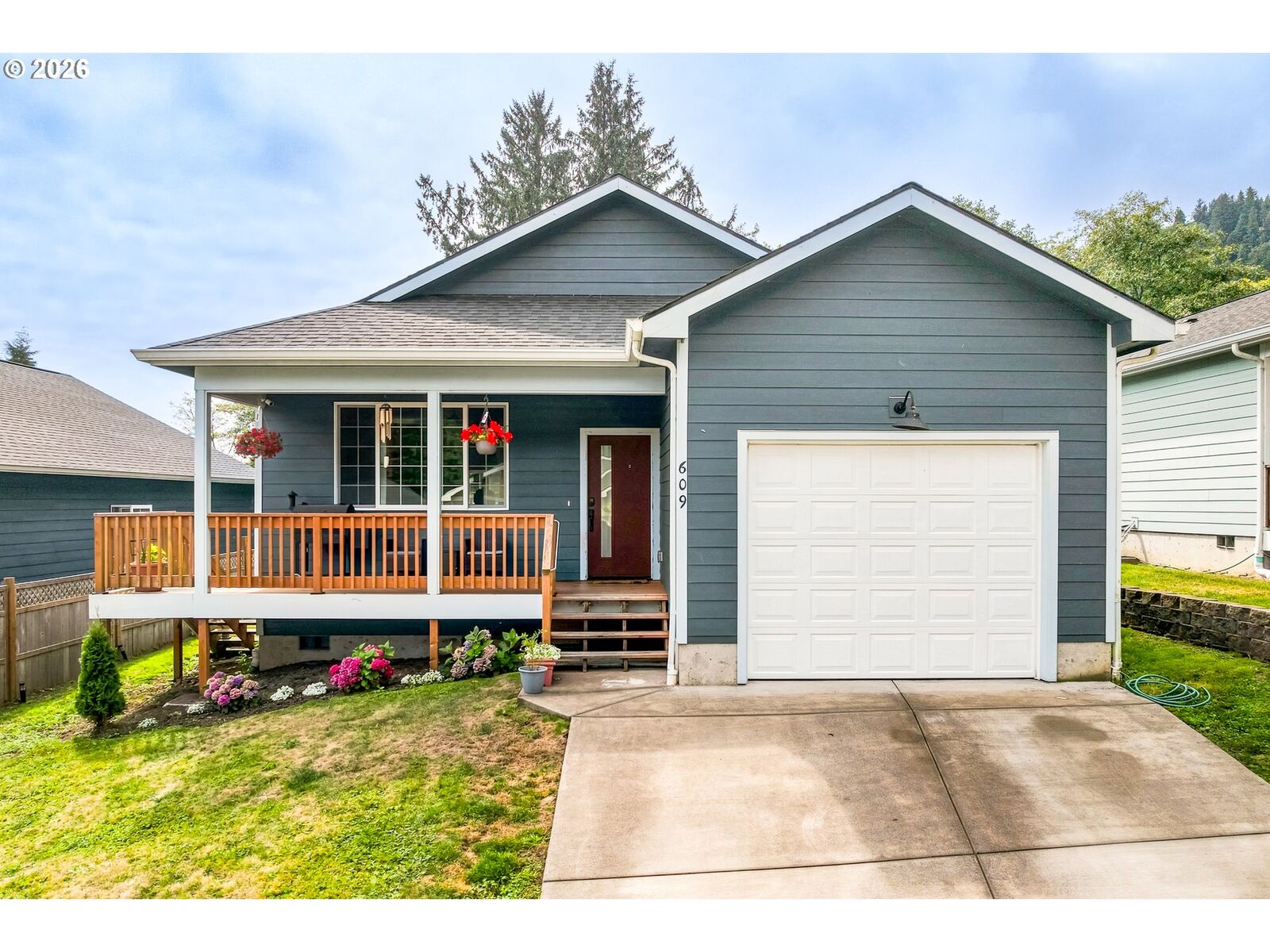 Property Photo:  609 Vine Maple Ln  OR 97118 