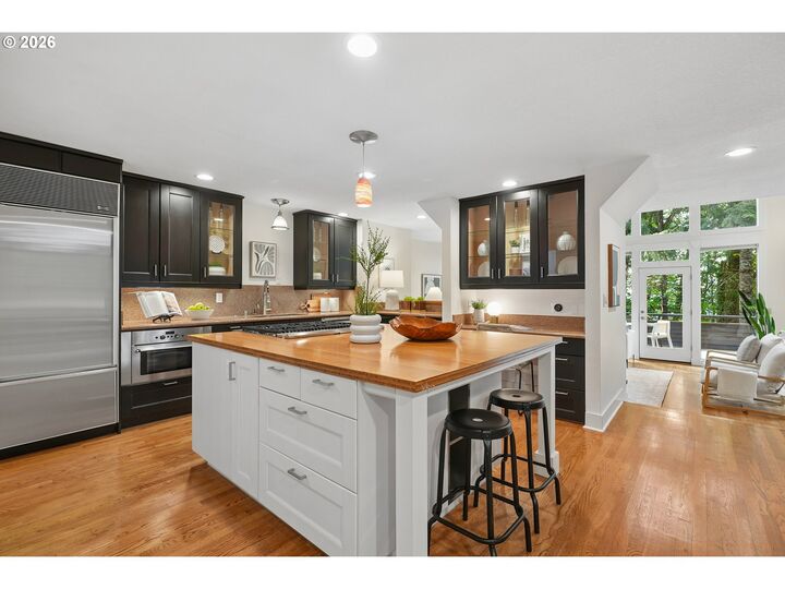 Property Photo:  5507 SW Westwood Vw  OR 97239 