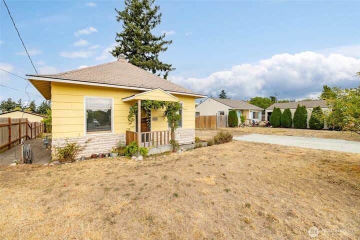 Property Photo:  1442 E Whidbey Avenue  WA 98277 