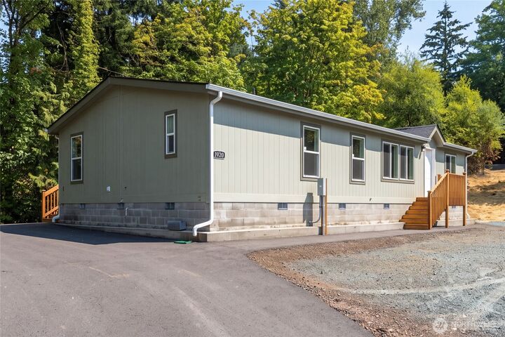 Property Photo:  1920  Grade Street  WA 98626 
