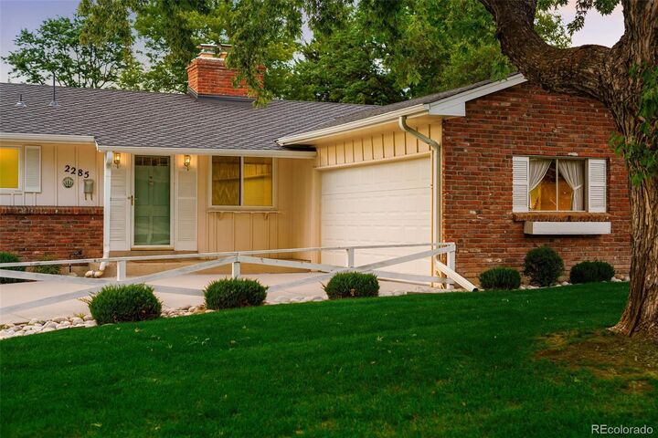Property Photo:  2285 W Davies Avenue  CO 80120 