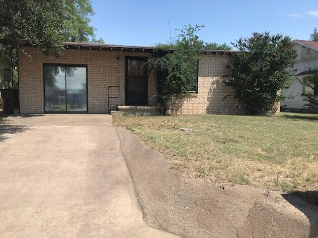 Property Photo: 2210 Juanita Avenue TX 76901