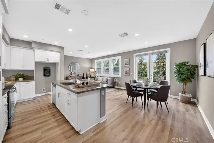 Property Photo:  5372 Harvard Way  CA 90630 