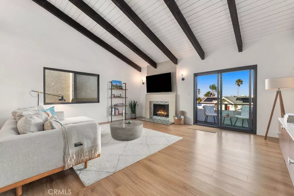 Property Photo:  1121 Stanford  CA 90278 