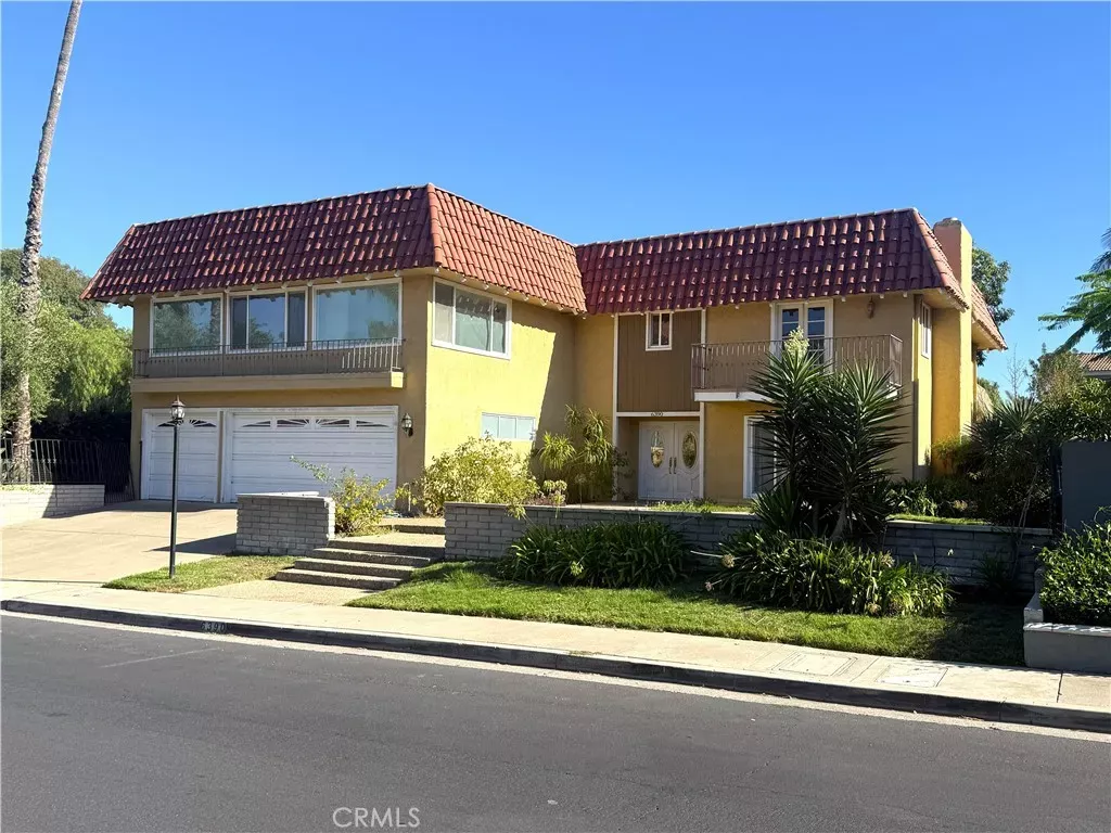 Property Photo:  6390 E Bixby Hill  CA 90815 