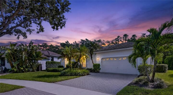 Property Photo: 3098 Lakewood Cir FL 33332