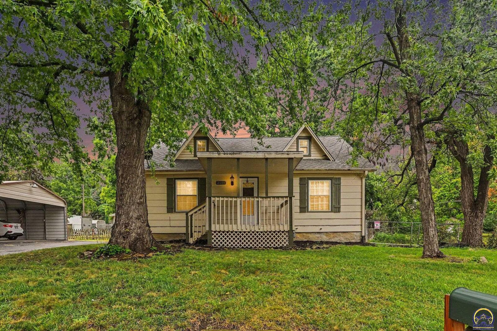 Property Photo:  2601 SE Wisconsin Ave  KS 66605 