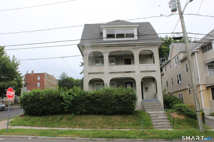 Property Photo:  45 Grandview Terrace 1st Floor  CT 06114 