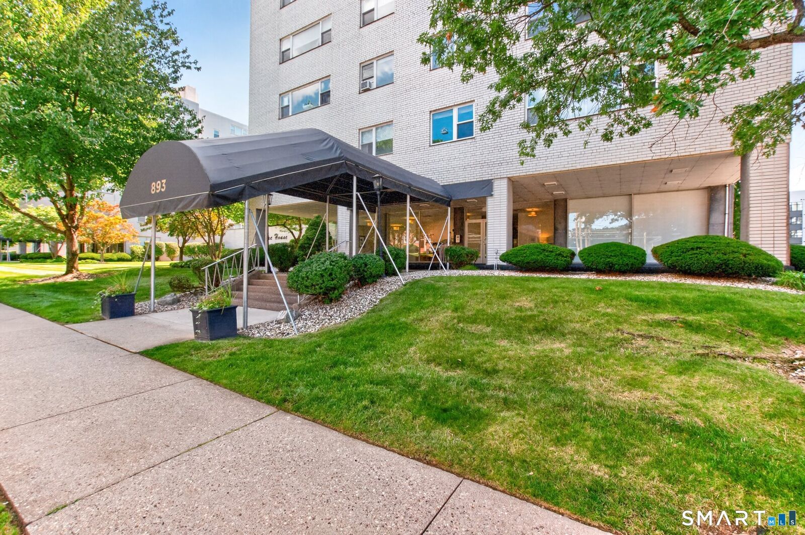Property Photo:  893 Farmington Avenue 1A  CT 06119 