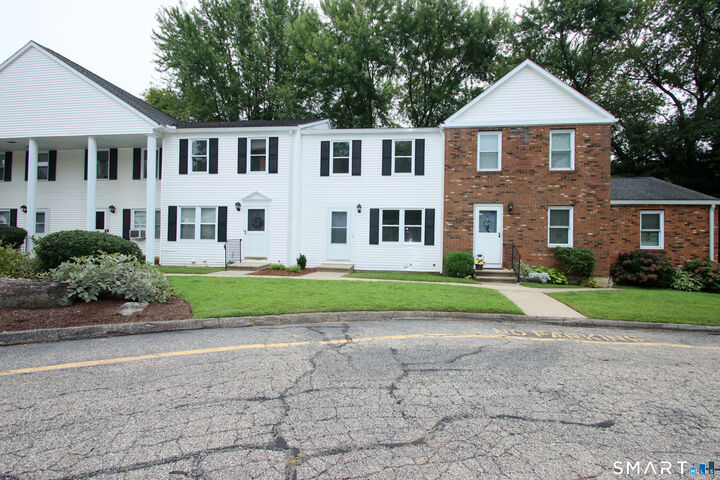Property Photo:  13 Colonial Village 13  CT 06484 