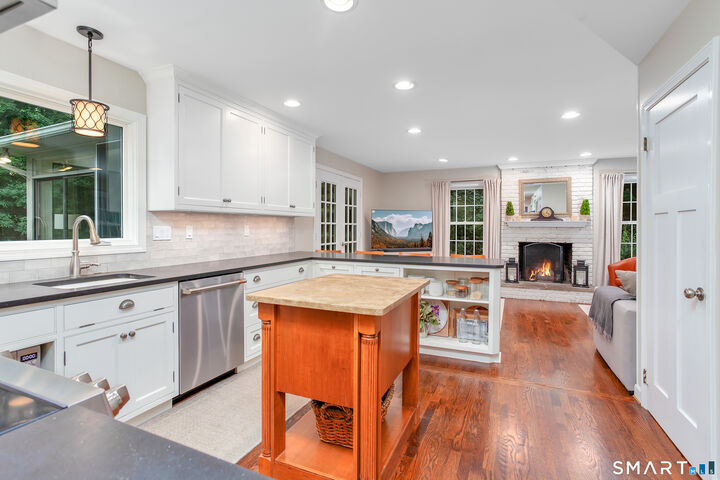 Property Photo:  750 Foster Court  CT 06410 
