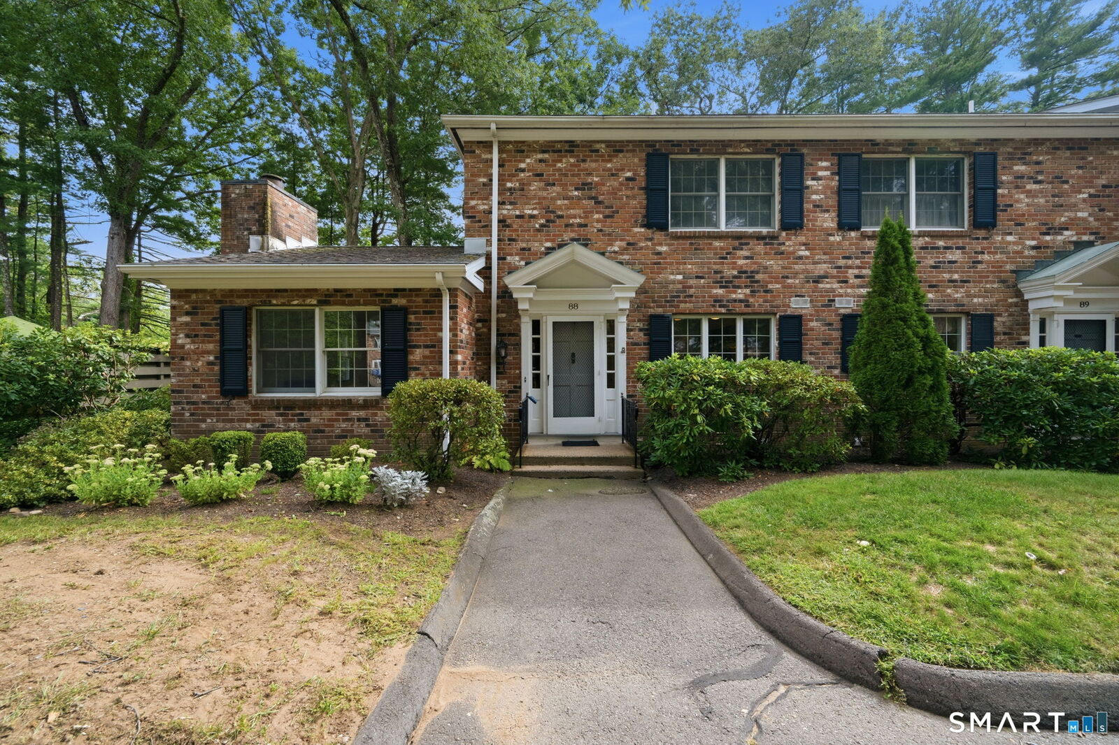 Property Photo:  
