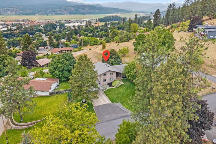 Property Photo:  945 N Cedar St  WA 99114 