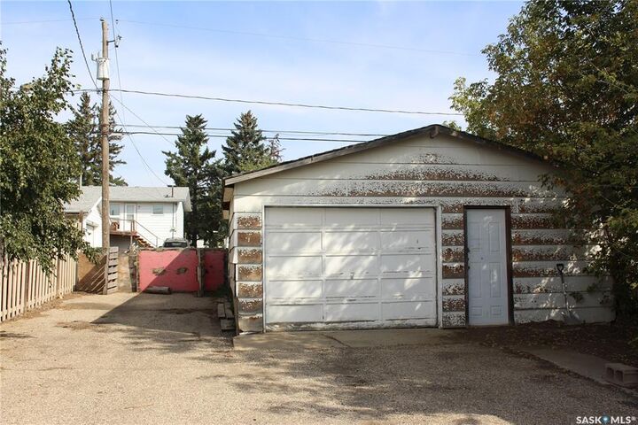 Property Photo: 928 Fairford Street E SK S6H 0G4