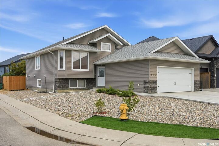 Property Photo:  455 Hastings Crescent  SK S7V 0C8 