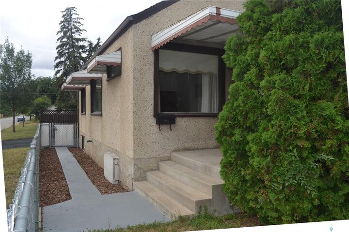 Property Photo:  201 P Avenue N  SK S7L 2V6 
