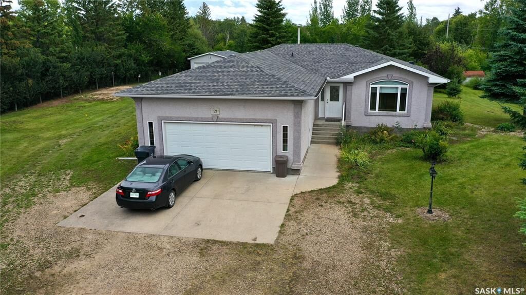 Property Photo:  121 Frank Avenue  SK S3N 1W8 